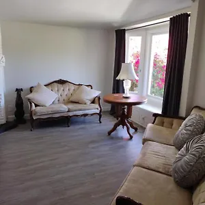 https://915-burrell-st.topanaheimhotels.com